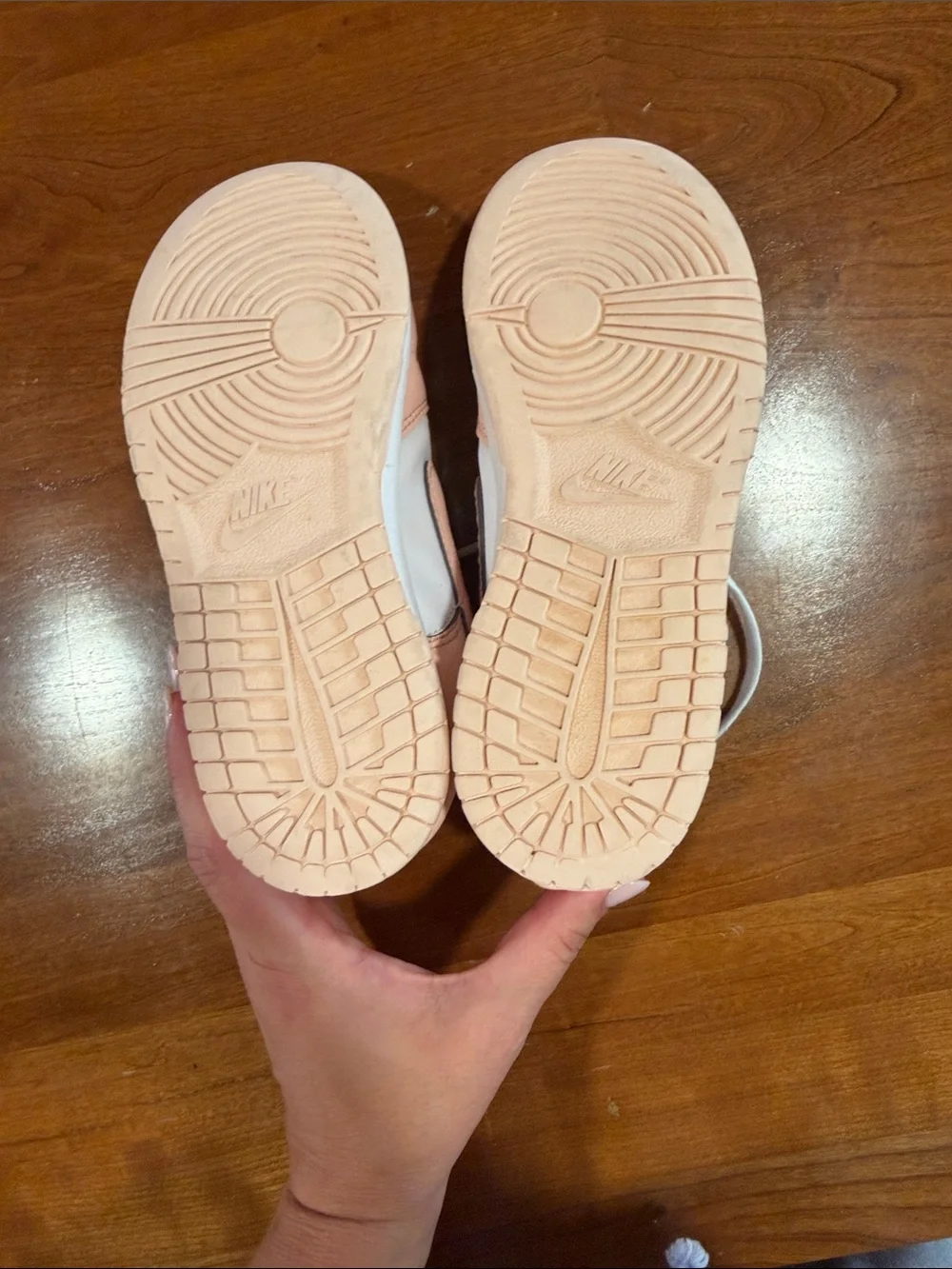 Nike Kids Low-Top Sneakers in Light Pink and White